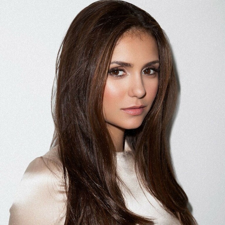 Нина Добрев